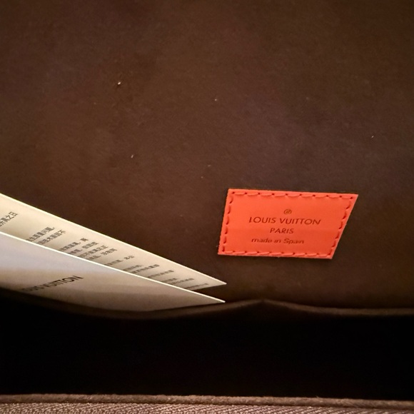 Louis Vuitton Clooney MM Handbag - Picture 15 of 16